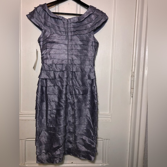 London Times Lilac Tiered Ruffle Sheath Cocktail Dresz - Picture 2 of 9